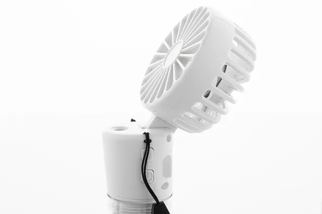 Újratölthető vízpermetes ventilátor – Misty, fehér